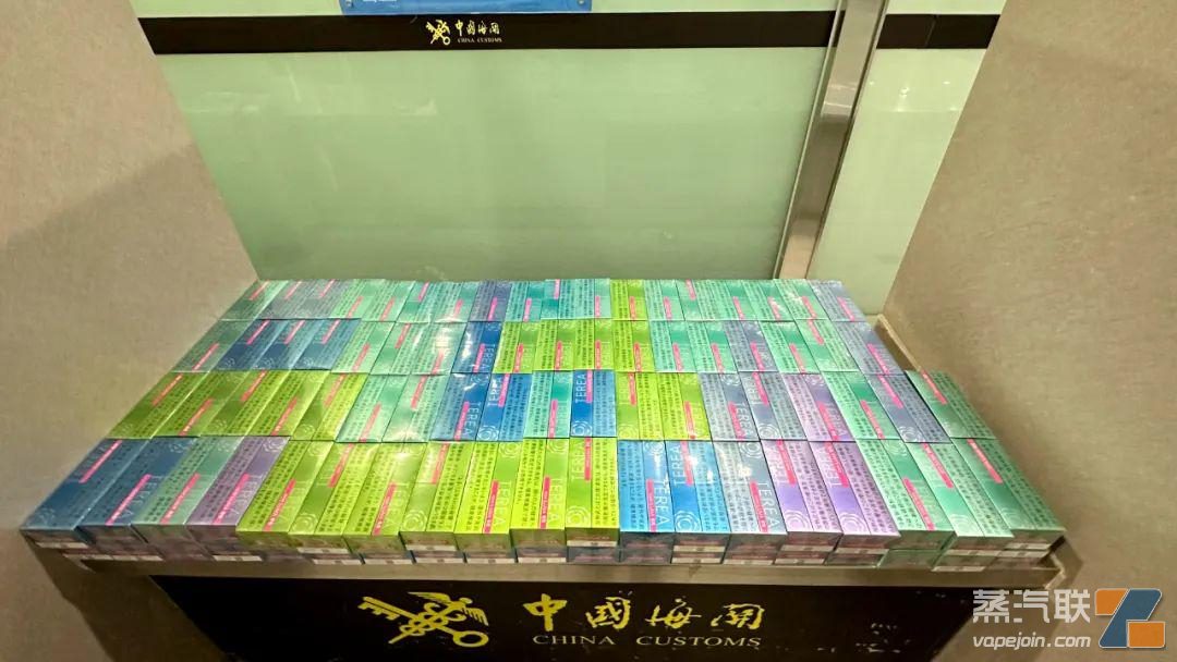 海关查获一名旅客超量携带加热卷烟烟弹148条,共计2.96万支插图 海关查获一名旅客超量携带加热卷烟烟弹148条,共计2.96万支-电烟雾化⚡