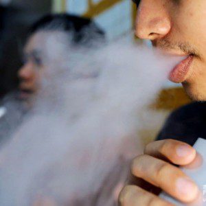 门前卖烟，无处藏身？ 菲律宾烟草广告侵害青少年健康