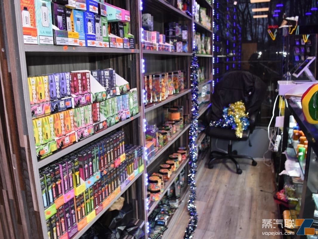 美国康涅狄格州警方突击搜查非法烟草店-电烟雾化⚡