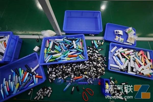 涉案3000余万!重庆破获西南首例特大非法制售新型电子烟案插图 涉案3000余万!重庆破获西南首例特大非法制售新型电子烟案-电烟雾化⚡
