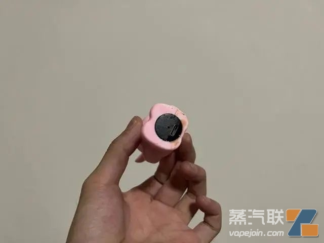 仍有非法电子烟在隐秘的角落偷着卖?竟伪装成“牙膏”发货插图1 仍有非法电子烟在隐秘的角落偷着卖?竟伪装成“牙膏”发货-电烟雾化⚡