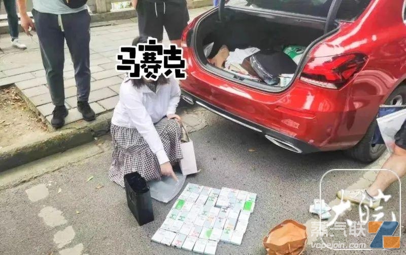 黄山警方破获一起制售假冒电子烟案,涉案金额达200多万元插图1 黄山警方破获一起制售假冒电子烟案,涉案金额达200多万元-电烟雾化⚡