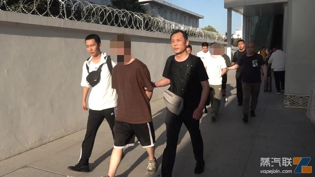 抓获42人!山东淄博警方打掉非法经营电子烟团伙,涉案2000余万元插图5 抓获42人!山东淄博警方打掉非法经营电子烟团伙,涉案2000余万元-电烟雾化⚡