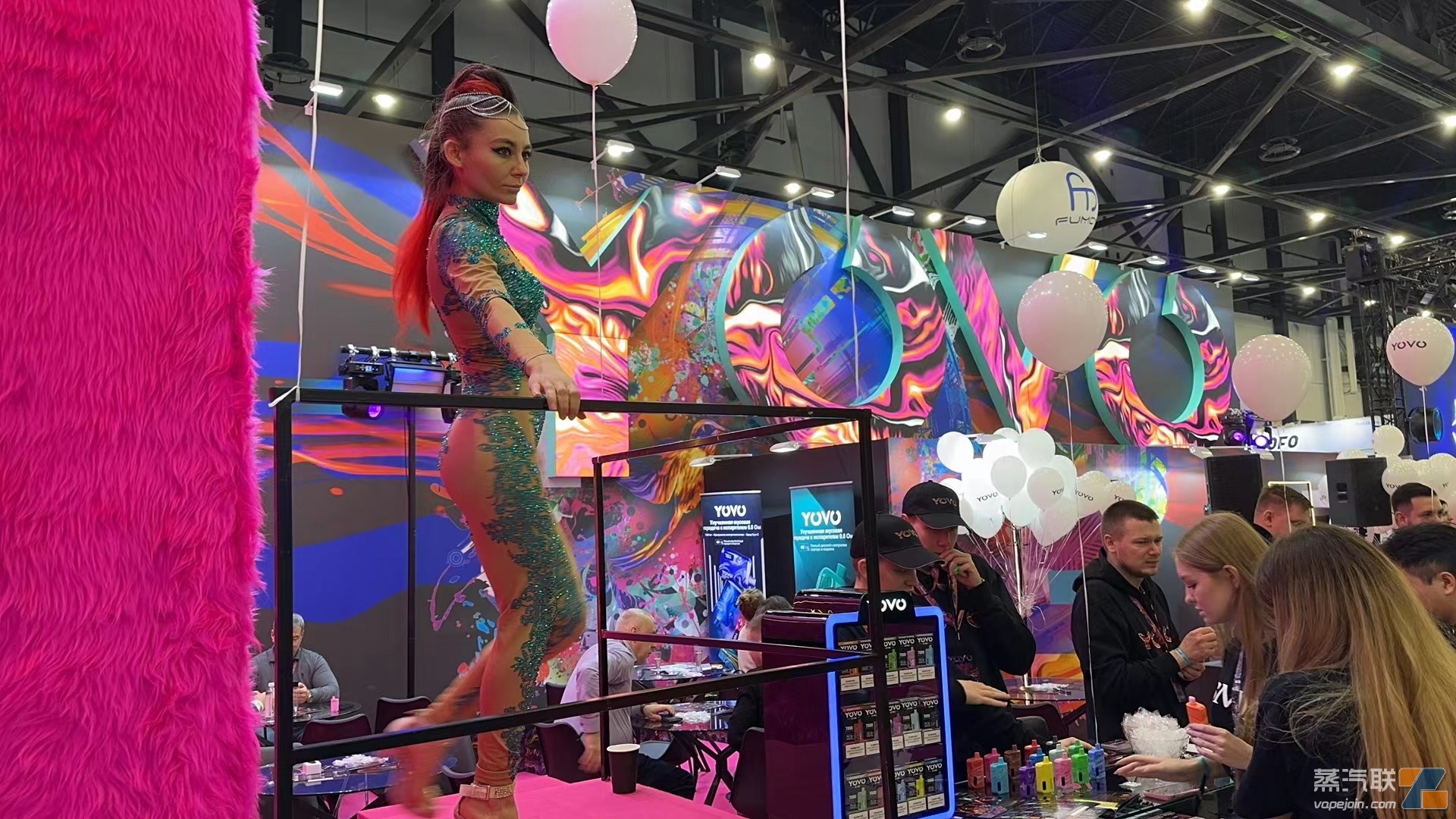 俄罗斯电子烟展开幕 ELFBAR、HQD、INFLAVA等品牌亮点频-电烟雾化⚡